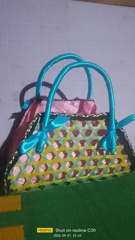Tas Tomang (wanita)