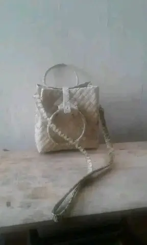 Tas Tomang (wanita)