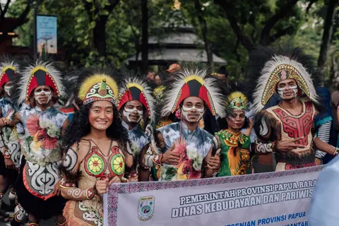 pakaian Tari kreasi khas papua, Sanggar Manai