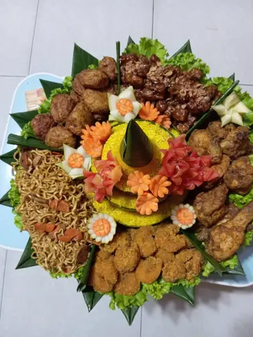 Nasi tumpeng