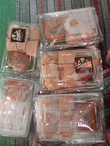 Sagu gulmer,tonpe gulmer ples ikan saos asam  dan syaur tagas tagas. Satu mika