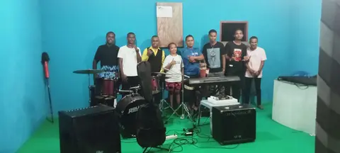 LES BASS 4 TALI