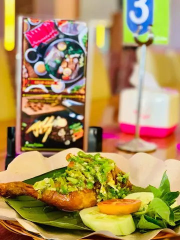 Ayam Goreng Lalapan + Sambal ijo