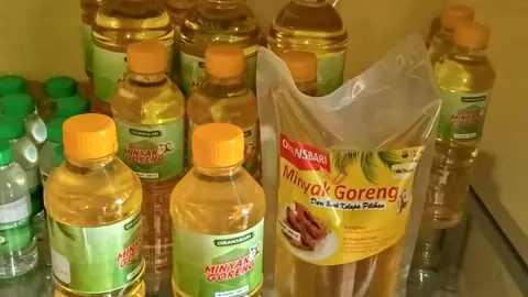 Minyak goreng asli dri buah kelapa